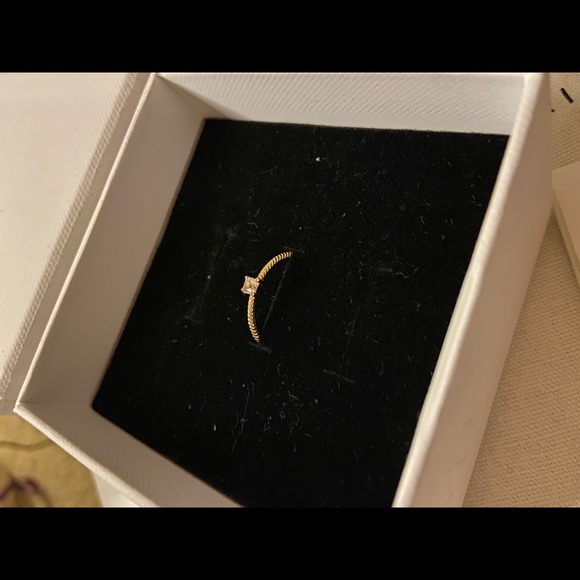 Mejuri Topaz Twist Ring - Picture 4 of 6